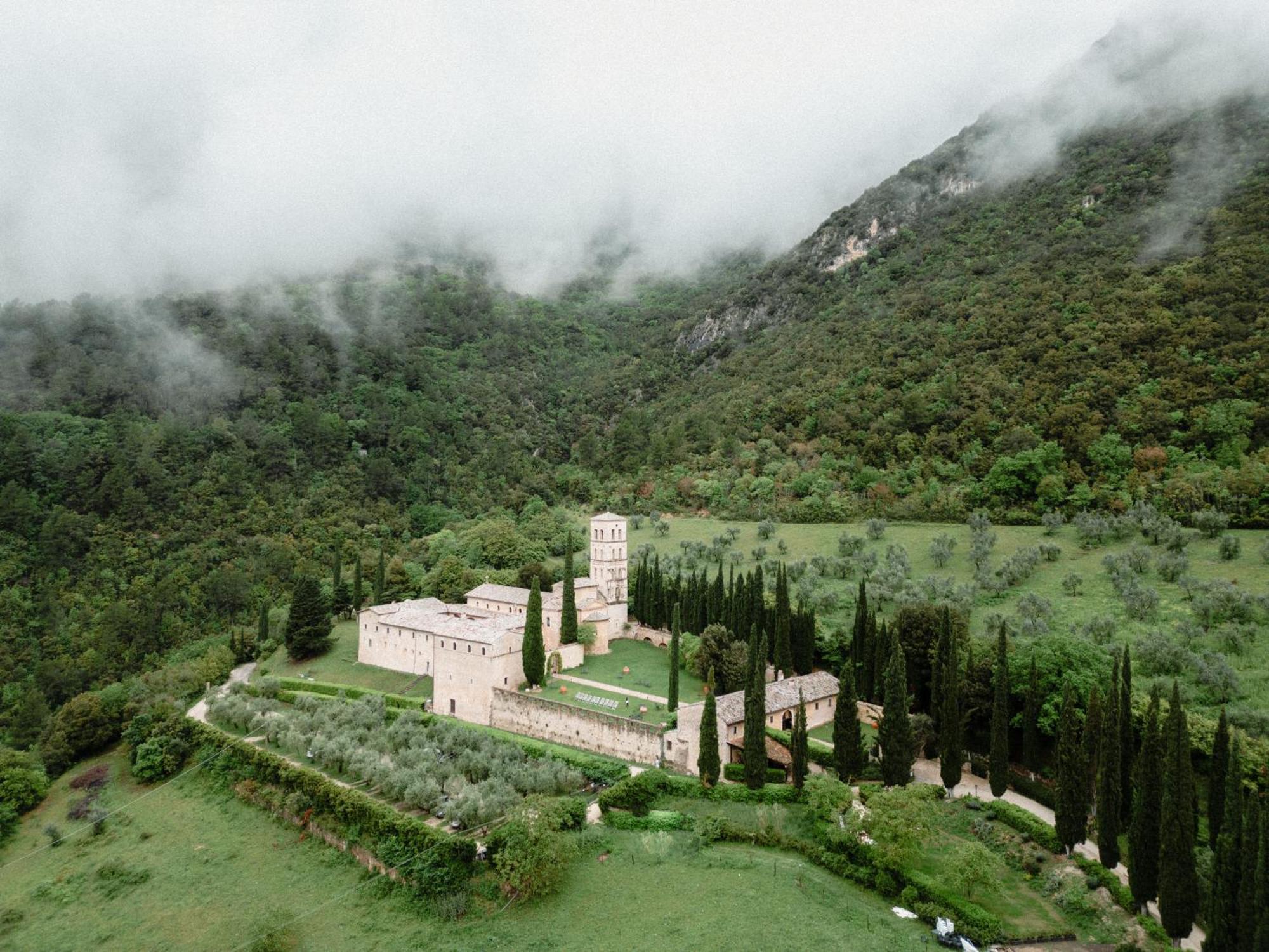 Abbazia San Pietro In Valle 페렌틸로 외부 사진